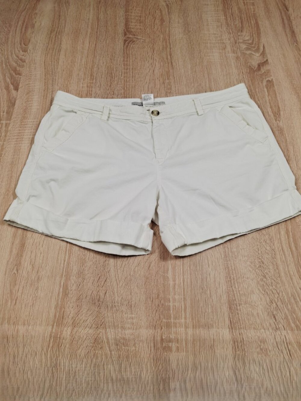 Old Navy Sz 16 White Mid Rise Soft Cotton Shorts Cuffed Hem